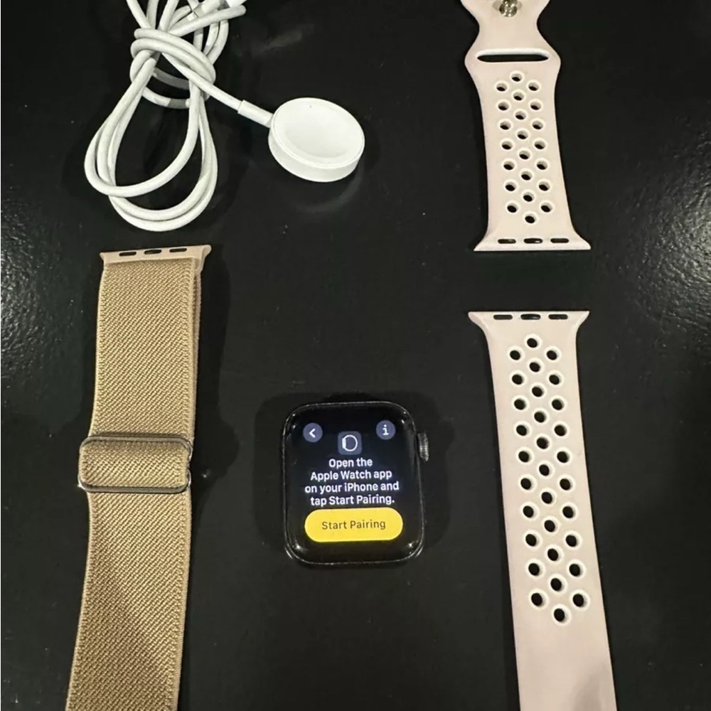 Apple Watch SE 1st Gen 40mm Aluminum Unlocked GPS + Cellular - Space Gray